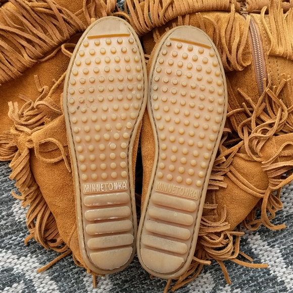 Minnetonka 5 layer fringe moccasin boot - Picture 4 of 8